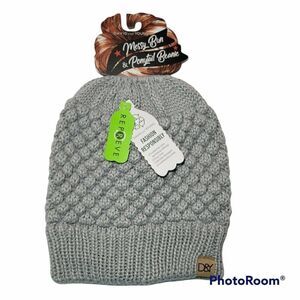 D&Y Beanie Hat Messy Bun Ponytail Beanie Cap Soft Stretch Knit Gray Repreve NWT